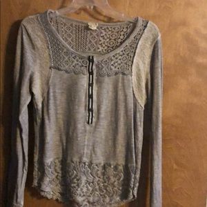 Women’s small gimmicks by BKE gray top